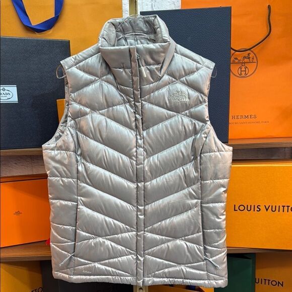 Women’s North Face Vest - Picture 1 of 6